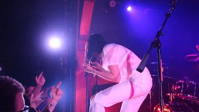 K.Flay "Blood In The Cut" - Schubas Tavern Chicago 4/19/2019 смотреть онлайн