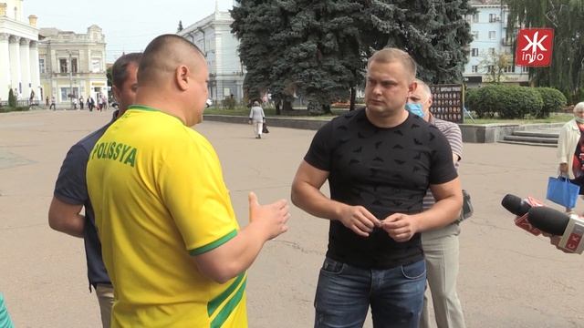 Вболівальники ФК «Полісся» з'ясовували, чому футболісти готують їжу на мангалі, а миються в кар'єрі смотреть онлайн