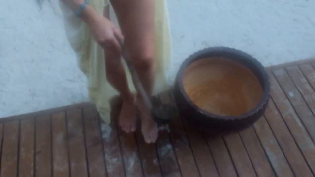 Моем ножки после пляжа :) смотреть онлайн