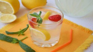 Лимонный напиток с мятой
