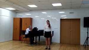Выпускной экзамен по сольному пению. Ученица 5 класса детской школы искусств Елизавета Кузнецова.