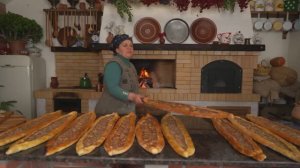 Kənd Həyatı.   Pide  Turkish Long Pizza Made the Village Way