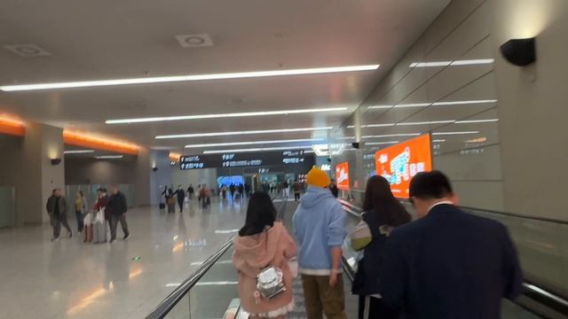 ВСТРЕЧАЕМ ДРУЗЕЙ В КИТАЕ ТЕХНОЛОГИИ НА ВОКЗАЛЕ И АЭРОПОРТУ #путешествия #китай #интересное #топ