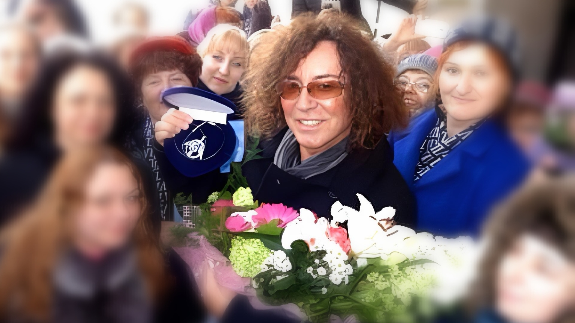 Валерий Леонтьев и его поклонники. Служебный выход. КЗ Фестивальный, Сочи. 16 сентября 2021 года