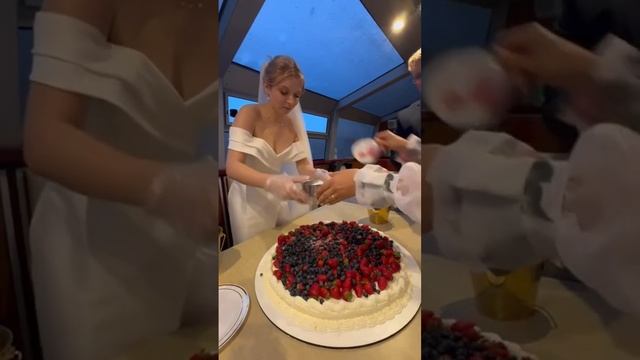 Новое увлечение в декрете🏠Торт пирог с ягодами диаметром 60 см🤪