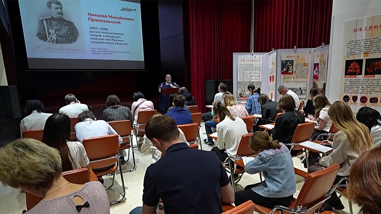 Акция "Тотальный диктант" проходит в 50 странах по всему миру и в онлайн-формате