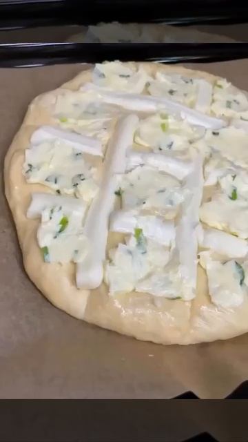 🧀 Ароматная сырно-чесночная лепешка