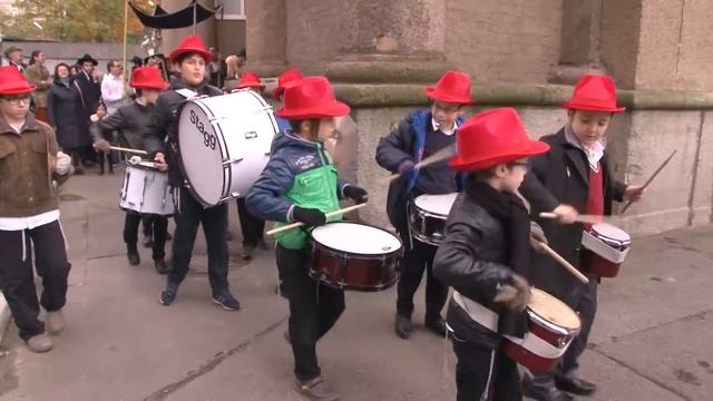 "Внесение свитка Торы" смотреть онлайн