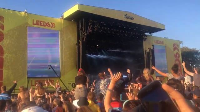 Two Door Cinema Club - Leeds Festival 2017 смотреть онлайн