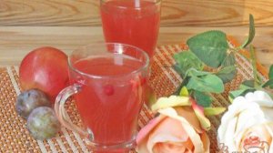 Компот из яблок, слив и брусники