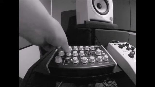 Fidling with the Vermona Mono Lancet смотреть онлайн