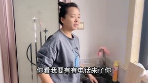 阿萍煮猪脚醋给大哥补一补,还说自己有点不正常,把大哥吓坏了