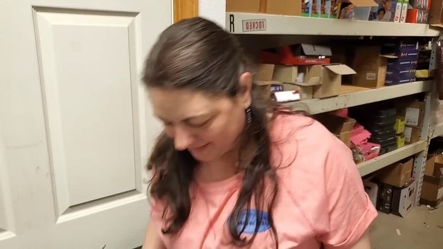 Unboxing a Pallet of 1,000's of items From Via Trading - Check it out & how we are gonna sell it смотреть онлайн