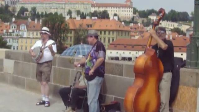 Уличные музыканты в Праге смотреть онлайн