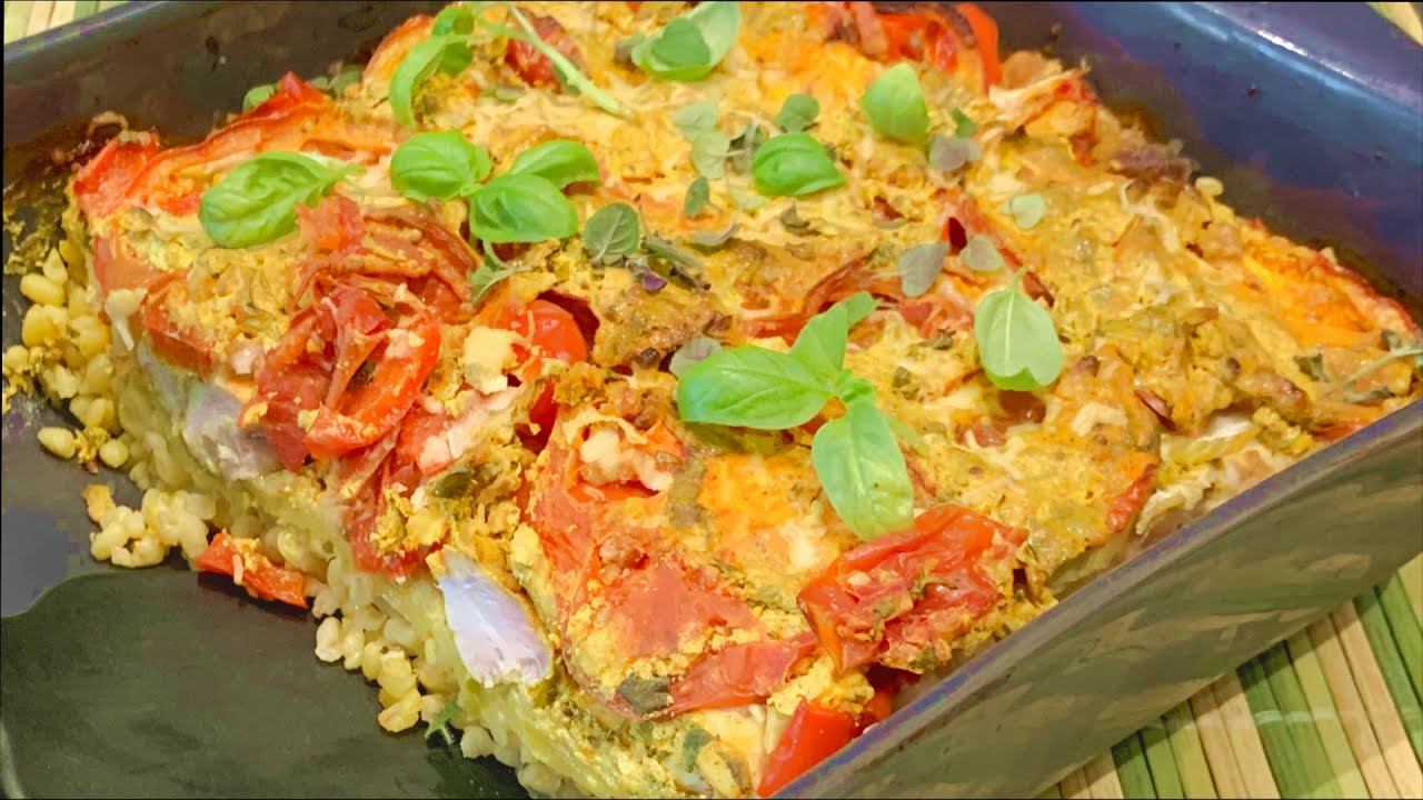 Запеканка с булгуром, курицей, овощами и чесночным соусом смотреть онлайн