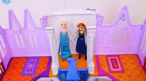 Эльза и Анна – Замок для кукол из Холодное сердце🏰 Видео для девочек в куклы Frozen