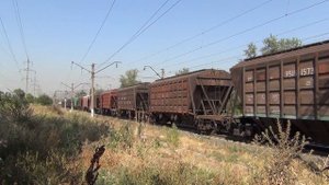 Электровоз ВЛ80С-841 с грузовым поездом