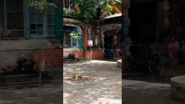 Busy morning around Sule pagoda road and Bank street in downtown Yangon смотреть онлайн