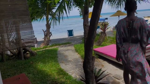 Bungalow les pieds dans l’eau Île Sainte Marie Madagascar смотреть онлайн