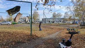 в деревне сильный ветер, прогулка в деревне