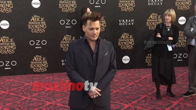 Johnny Depp "Alice Through the Looking Glass" Premiere Red Carpet смотреть онлайн