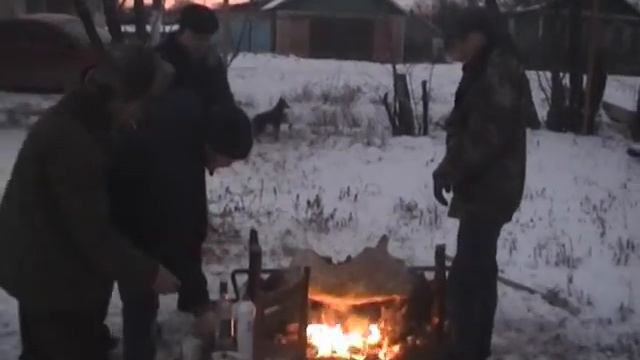 Жарим свинью в Мелиховке.avi смотреть онлайн