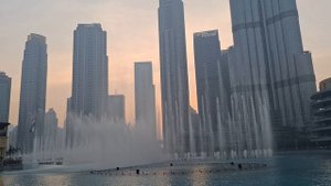 Фонтаны в Дубае танцуют под русскую песню Калинка. Очень впечатляет. Шоу фонтанов возле Дубай Молла