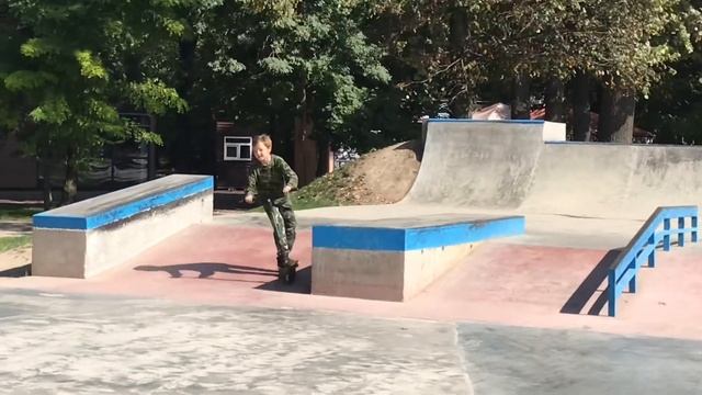 Самокатеры в парке смотреть онлайн