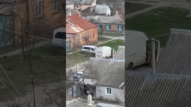 🤔 Людоловы уже буквально вытаскивают людей из их домов.