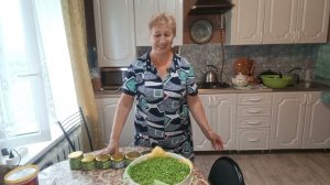 Перерабатываю чесночные стрелки, коптим рыбку .