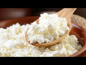 Сажаю морковь , делаю творог.