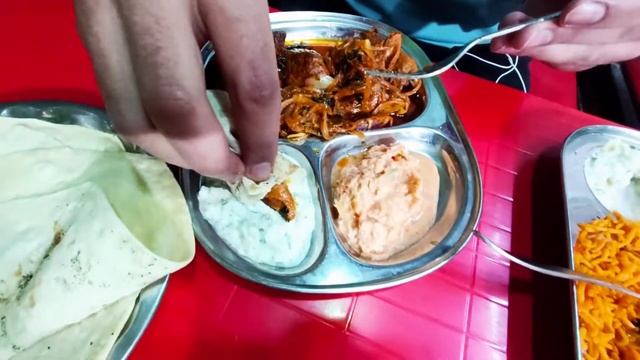 Street Food of Kashmir | Dargah Hazratbal, Srinagar | Food Vlog смотреть онлайн