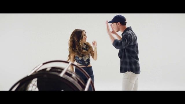 Laura Marano - BOOMBOX (ROMANIA)