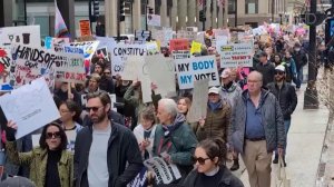 В США демократы пошли в атаку на Трампа и вывели людей на улицы