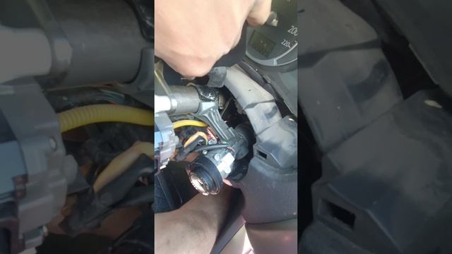 не проворачивается ключ в замке зажигания хюндай туксон1 смотреть онлайн