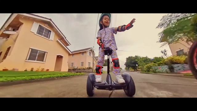Giana on a Segway Ninebot Mini S self balancing scooter смотреть онлайн