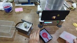 Восковка крышки клапана на восковом инжекторе Дипполь.