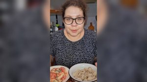 НЕ ДАВАЙТЕ ЗА МОРОЖЕНКУ/МУЖИКИ ЖМОТЫ/МУКБАНГ ПЕЛЬМЕНИ И САЛАТ