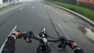 3 минуты бреда стант покатушки до шлюзе-регулятора Ямаха Слайдер Фзм 757 питбайк погоня дпс