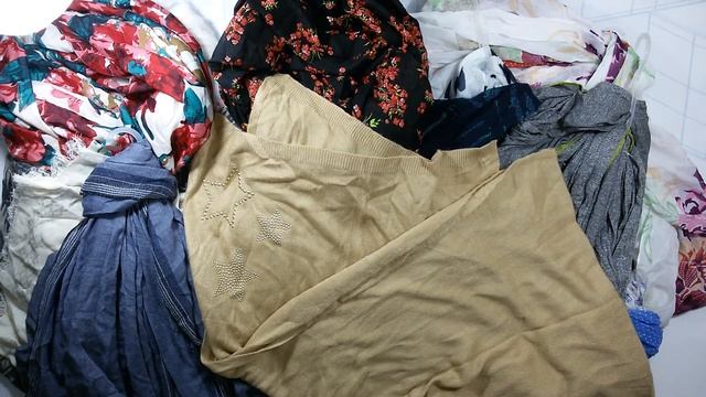 4090 Платки TAKKO весна/лето сток 8 пак, 4 кг., 12.95 €/кг. смотреть онлайн