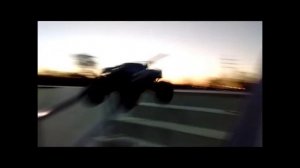 TRAXXAS X-MAXX Bashing to the Extreme XMAXX