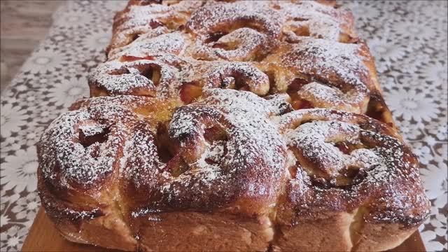 Булочки с корицей СИННАБОН булочки со сливой. ТАЮЩАЯ ВО РТУ выпечка со сливой