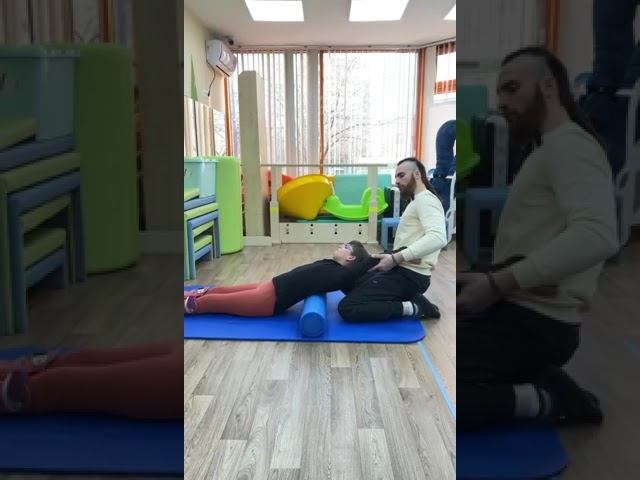 Упражнение с массажным ролом для позвоночника ￼ #дцпангел #детскийцеребральныйпаралич