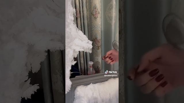 АСМР Грызёт огромные сталагмиты в морозильной камере! смотреть онлайн