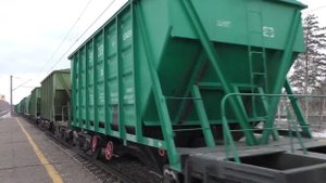 Электровоз ВЛ80с-1485 с хопперами грузовым поездом. Хопперы-Цемент