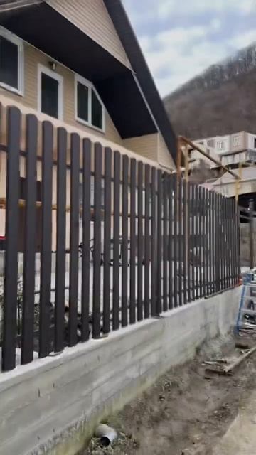 БЫЛО/СТАЛО #shortsvideo #забор #заборсочи #заборжалюзи #евроштакетник смотреть онлайн