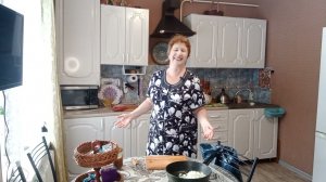 Смешные детки, лепёшки на полях.