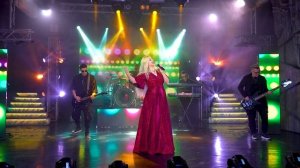 "День рождения" Эту классную песню исполняет не Ирина Аллегрова,а  Марина Соболева.