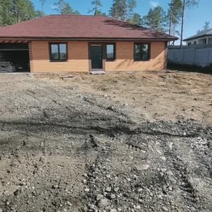 Двор, заезд, дорога.