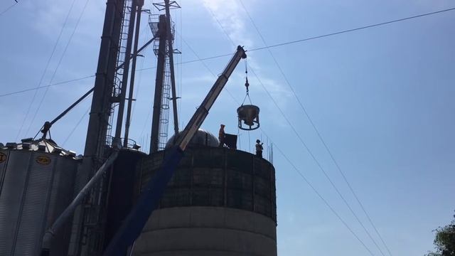 Pouring Concrete Silo смотреть онлайн